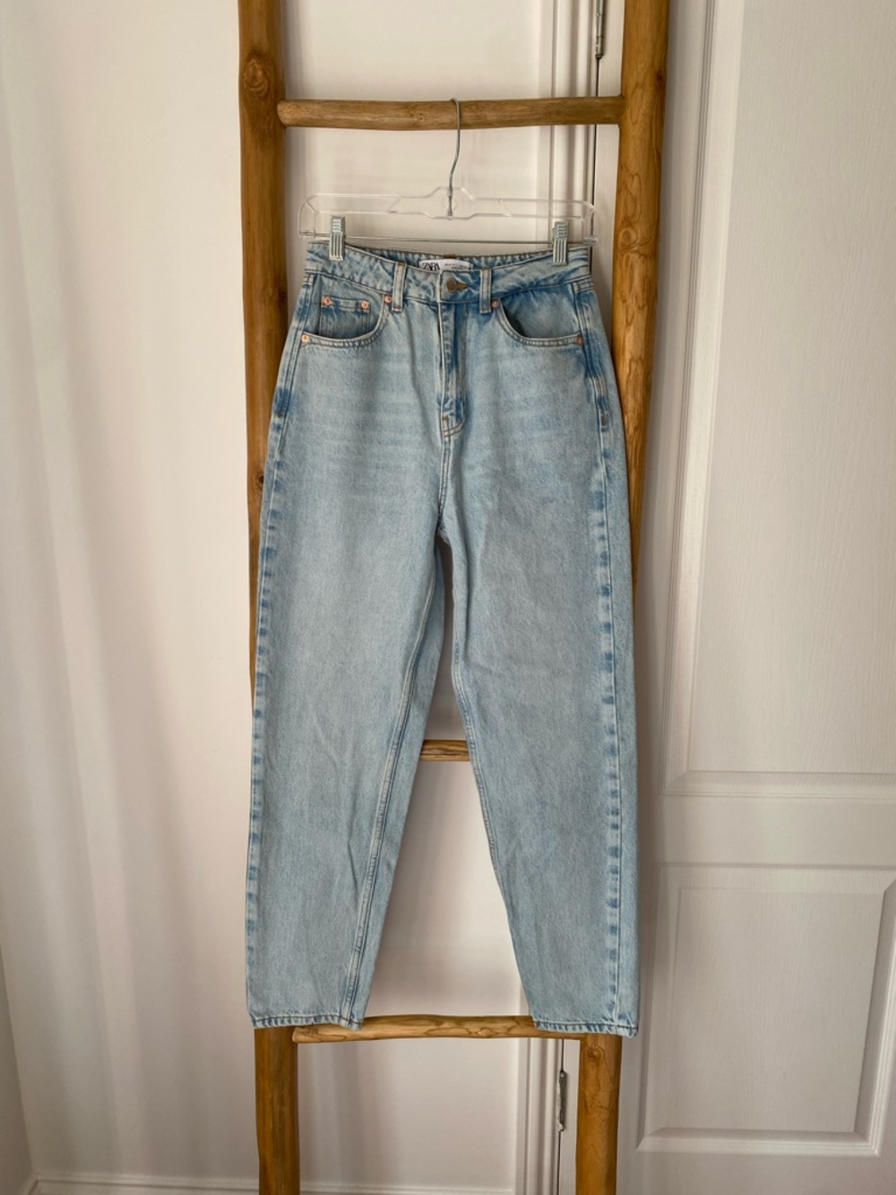 Zara Jeans Women's Sz 2 Blue Light Wash High Rise Mom Jeans
